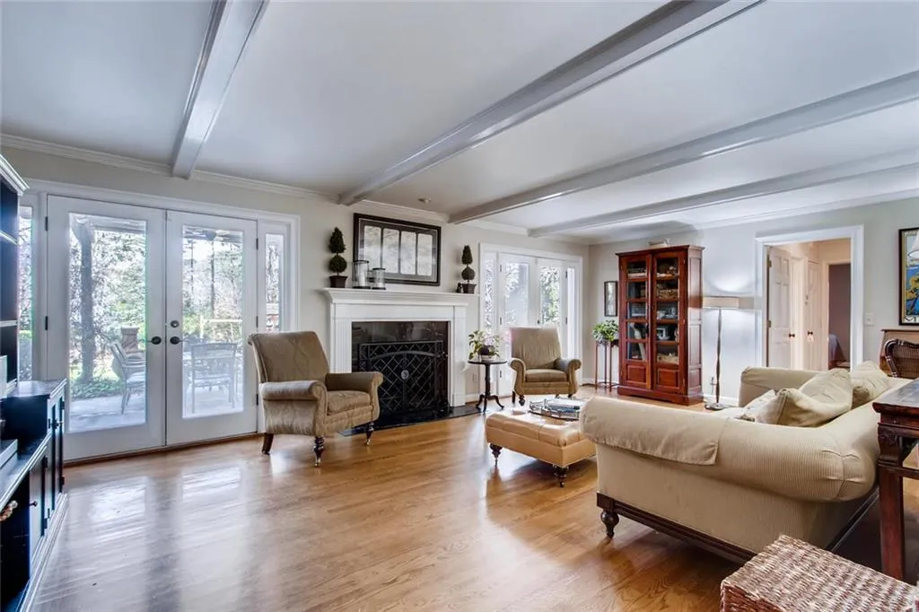 2959 Spalding Drive, Sandy Springs, Georgia 30350, 5 Bedrooms Bedrooms, ,3 BathroomsBathrooms,Residential,Sold,2959 Spalding Drive,6522597