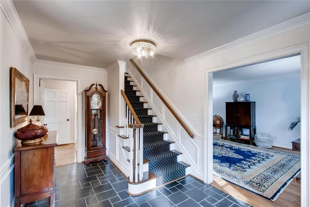2959 Spalding Drive, Sandy Springs, Georgia 30350, 5 Bedrooms Bedrooms, ,3 BathroomsBathrooms,Residential,Sold,2959 Spalding Drive,6522597