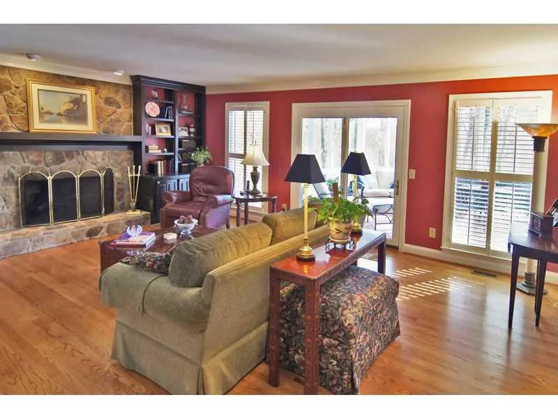 494 W Spalding Drive Ne, Atlanta, Georgia 30328, 4 Bedrooms Bedrooms, ,2 BathroomsBathrooms,Residential,Sold,494 W Spalding Drive Ne,5371359