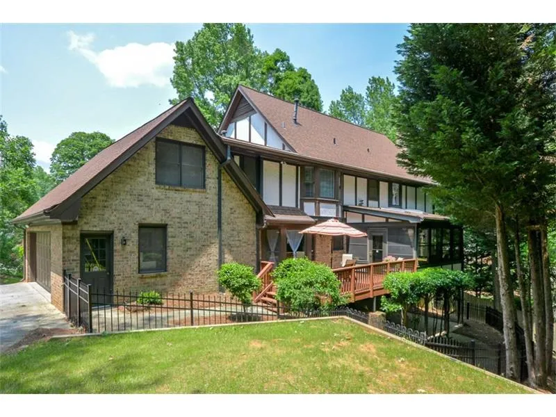 305 Spindle Court, Sandy Springs, Georgia 30350, 4 Bedrooms Bedrooms, ,3 BathroomsBathrooms,Residential,Sold,305 Spindle Court,5807049