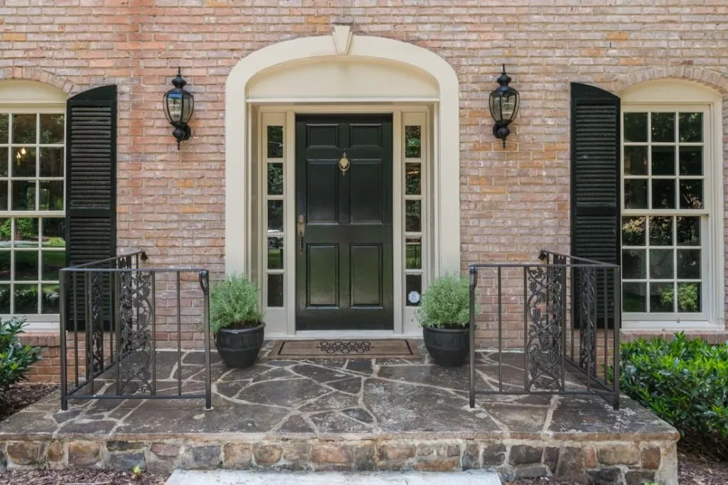 6160 Mountain Brook Lane, Sandy Springs, Georgia 30328, 4 Bedrooms Bedrooms, ,3 BathroomsBathrooms,Residential,Sold,6160 Mountain Brook Lane,5891106