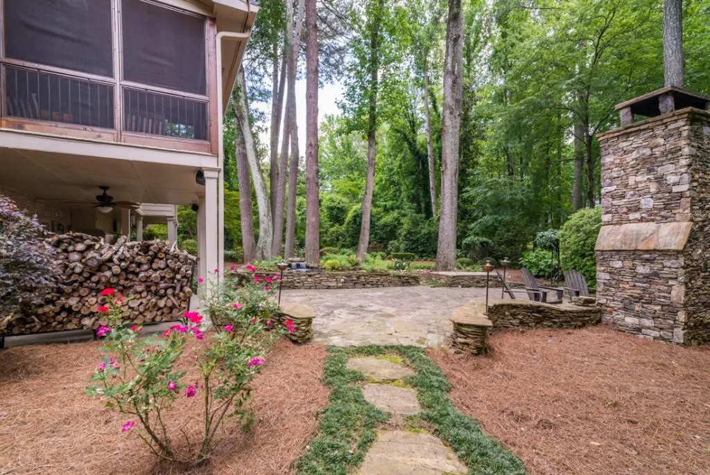 6160 Mountain Brook Lane, Sandy Springs, Georgia 30328, 4 Bedrooms Bedrooms, ,3 BathroomsBathrooms,Residential,Sold,6160 Mountain Brook Lane,5891106
