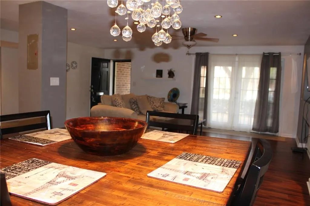 6520 Roswell Road Unit 55, Atlanta, Georgia 30328, 2 Bedrooms Bedrooms, ,2 BathroomsBathrooms,Residential,Sold,6520 Roswell Road Unit 55,5903247