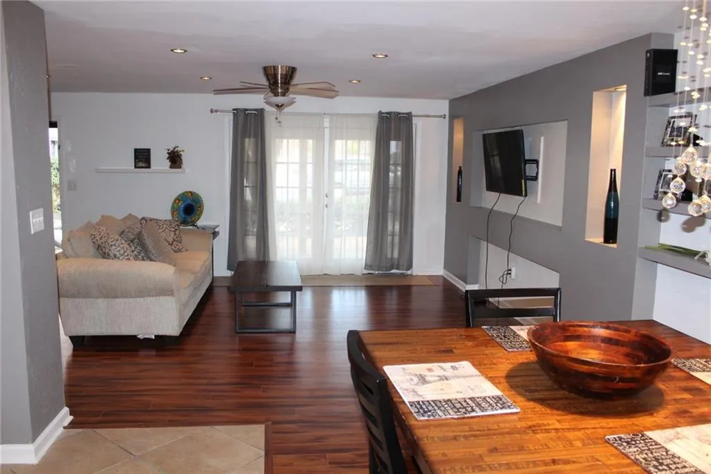 6520 Roswell Road Unit 55, Atlanta, Georgia 30328, 2 Bedrooms Bedrooms, ,2 BathroomsBathrooms,Residential,Sold,6520 Roswell Road Unit 55,5903247