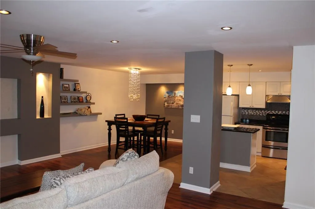 6520 Roswell Road Unit 55, Atlanta, Georgia 30328, 2 Bedrooms Bedrooms, ,2 BathroomsBathrooms,Residential,Sold,6520 Roswell Road Unit 55,5903247