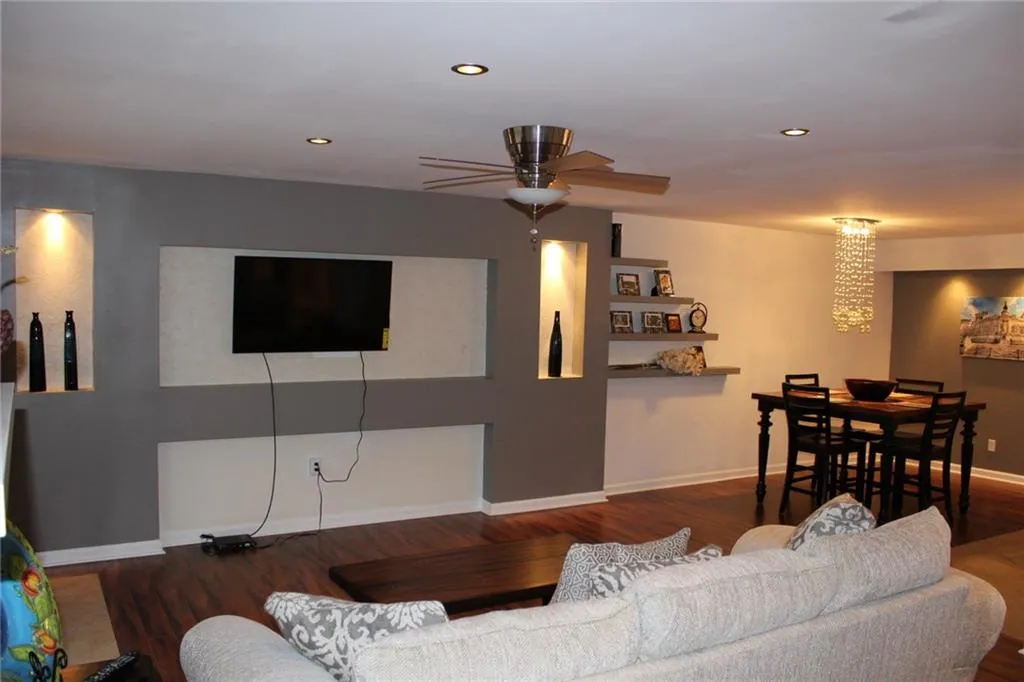 6520 Roswell Road Unit 55, Atlanta, Georgia 30328, 2 Bedrooms Bedrooms, ,2 BathroomsBathrooms,Residential,Sold,6520 Roswell Road Unit 55,5903247