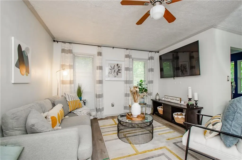 5157 Roswell Road Unit 2, Atlanta, Georgia 30342, 1 Bedroom Bedrooms, ,1 BathroomBathrooms,Residential,For Sale,5157 Roswell Road Unit 2,7638123