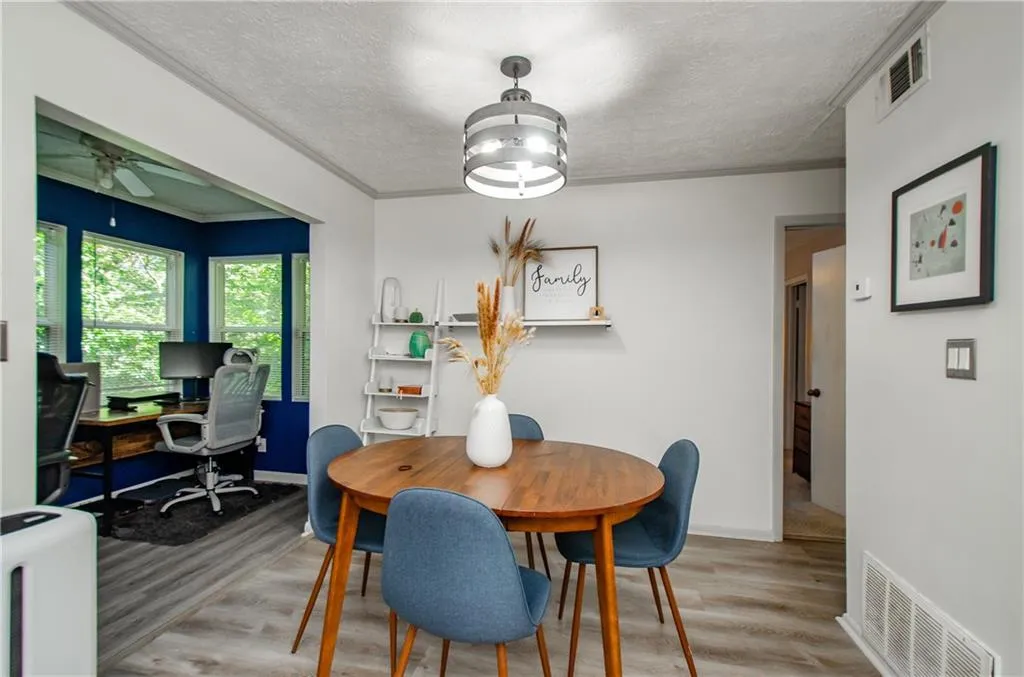5157 Roswell Road Unit 2, Atlanta, Georgia 30342, 1 Bedroom Bedrooms, ,1 BathroomBathrooms,Residential,For Sale,5157 Roswell Road Unit 2,7638123