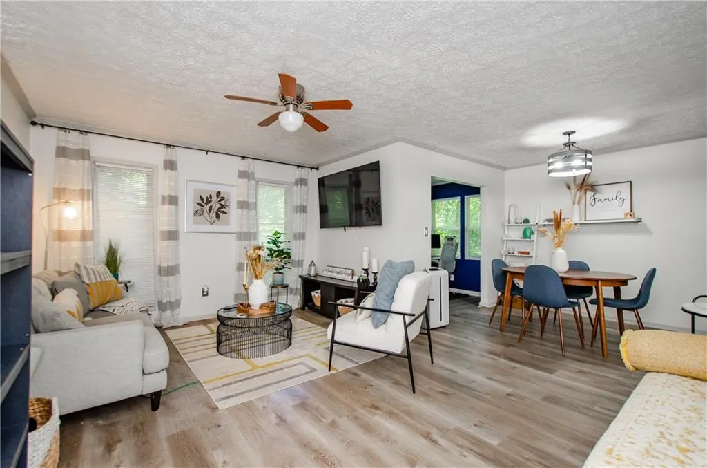 5157 Roswell Road Unit 2, Atlanta, Georgia 30342, 1 Bedroom Bedrooms, ,1 BathroomBathrooms,Residential,For Sale,5157 Roswell Road Unit 2,7638123