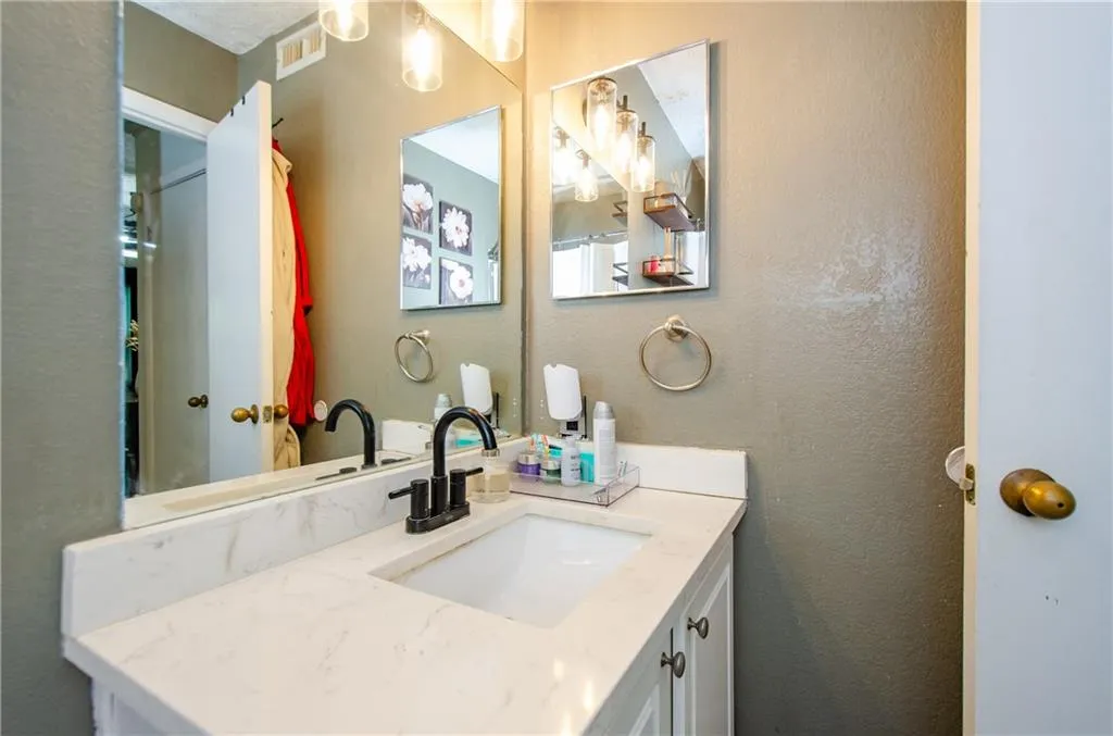 5157 Roswell Road Unit 2, Atlanta, Georgia 30342, 1 Bedroom Bedrooms, ,1 BathroomBathrooms,Residential,For Sale,5157 Roswell Road Unit 2,7638123