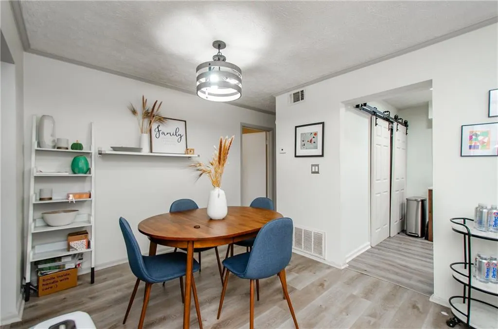 5157 Roswell Road Unit 2, Atlanta, Georgia 30342, 1 Bedroom Bedrooms, ,1 BathroomBathrooms,Residential,For Sale,5157 Roswell Road Unit 2,7638123