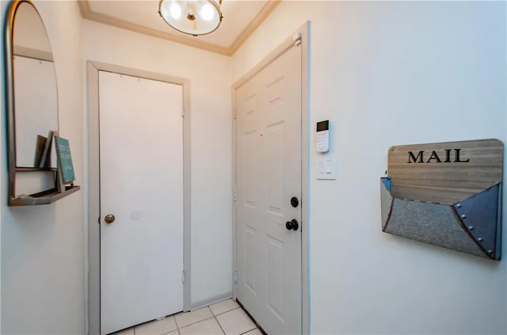 5157 Roswell Road Unit 2, Atlanta, Georgia 30342, 1 Bedroom Bedrooms, ,1 BathroomBathrooms,Residential,For Sale,5157 Roswell Road Unit 2,7638123