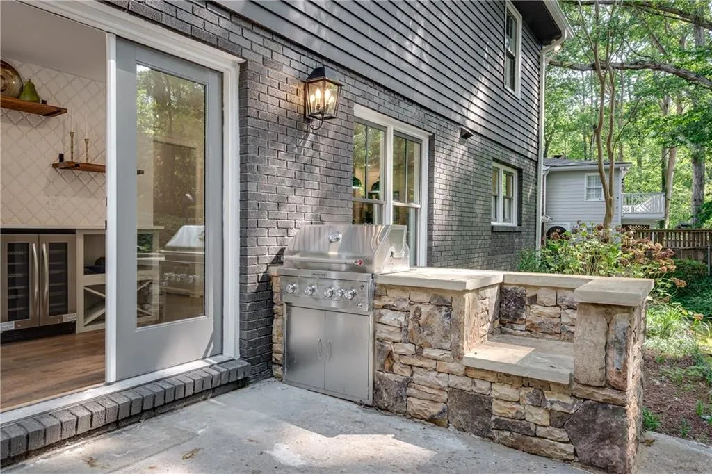 365 Forest Valley Court, Atlanta, Georgia 30342, 5 Bedrooms Bedrooms, ,3 BathroomsBathrooms,Residential,Sold,365 Forest Valley Court,6941814