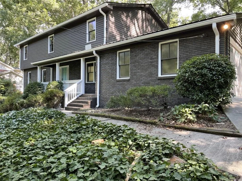 365 Forest Valley Court, Atlanta, Georgia 30342, 5 Bedrooms Bedrooms, ,3 BathroomsBathrooms,Residential,Sold,365 Forest Valley Court,6941814