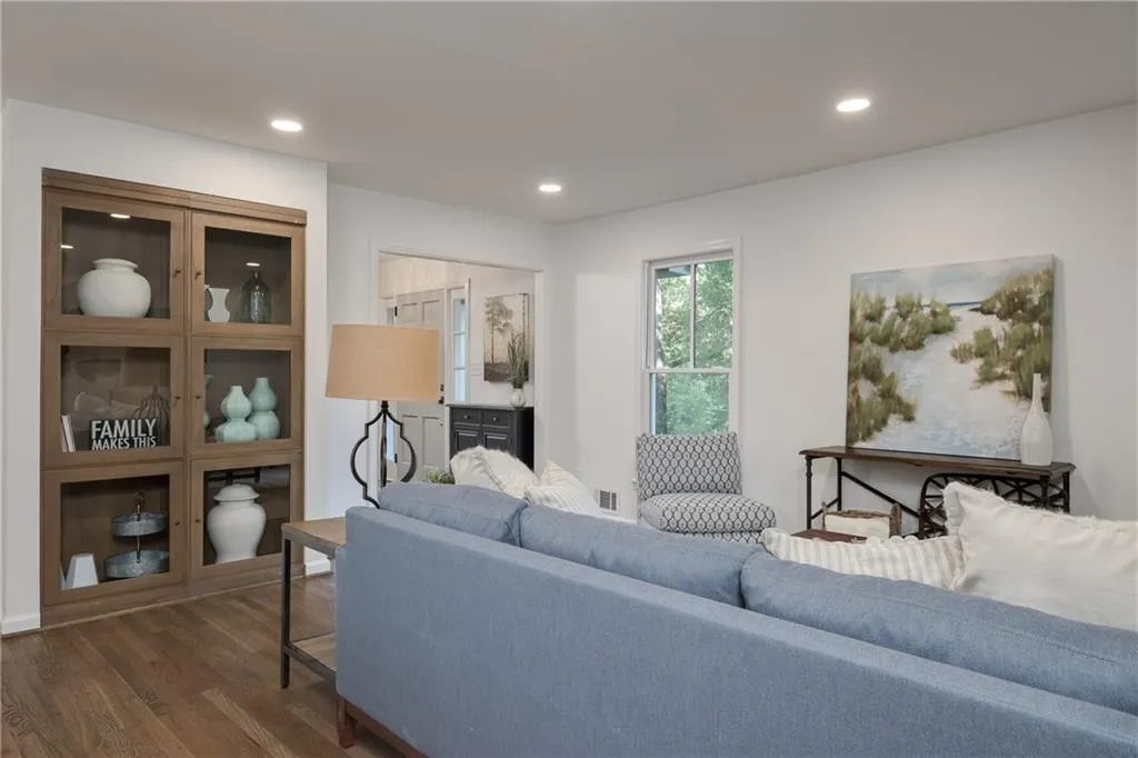 365 Forest Valley Court, Atlanta, Georgia 30342, 5 Bedrooms Bedrooms, ,3 BathroomsBathrooms,Residential,Sold,365 Forest Valley Court,6941814