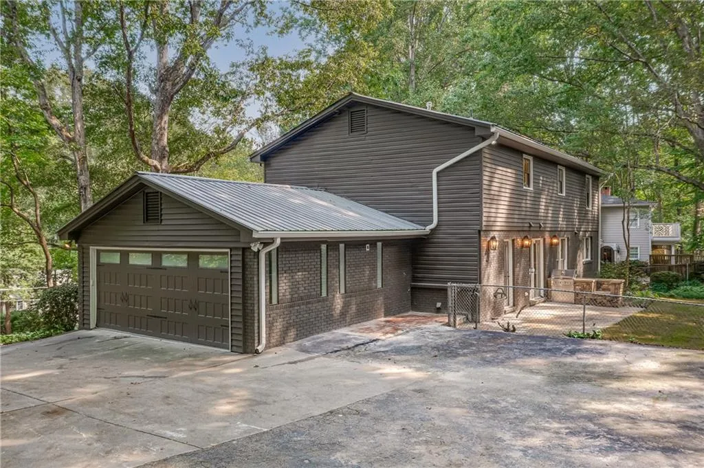 365 Forest Valley Court, Atlanta, Georgia 30342, 5 Bedrooms Bedrooms, ,3 BathroomsBathrooms,Residential,Sold,365 Forest Valley Court,6941814
