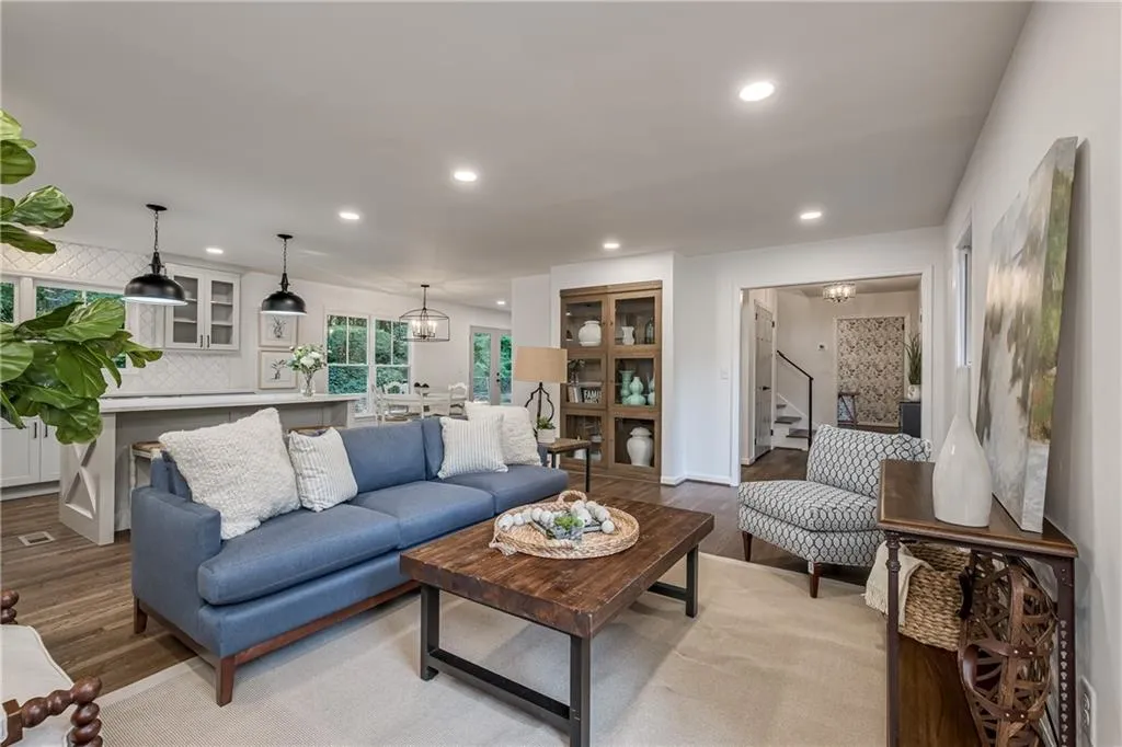 365 Forest Valley Court, Atlanta, Georgia 30342, 5 Bedrooms Bedrooms, ,3 BathroomsBathrooms,Residential,Sold,365 Forest Valley Court,6941814