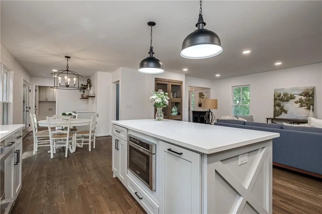 365 Forest Valley Court, Atlanta, Georgia 30342, 5 Bedrooms Bedrooms, ,3 BathroomsBathrooms,Residential,Sold,365 Forest Valley Court,6941814