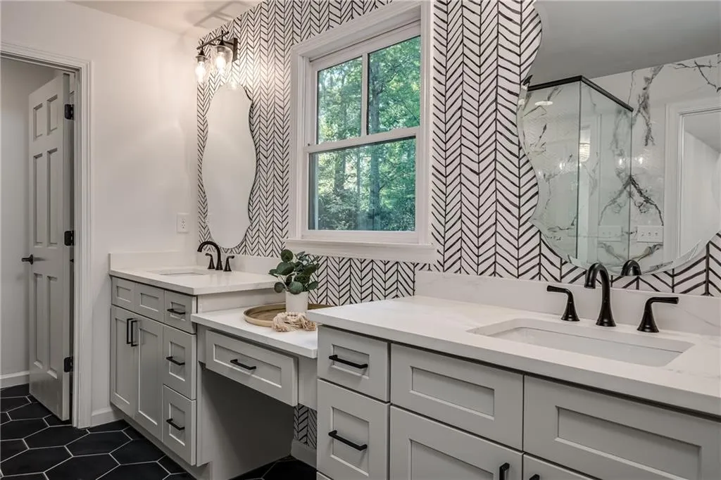 365 Forest Valley Court, Atlanta, Georgia 30342, 5 Bedrooms Bedrooms, ,3 BathroomsBathrooms,Residential,Sold,365 Forest Valley Court,6941814