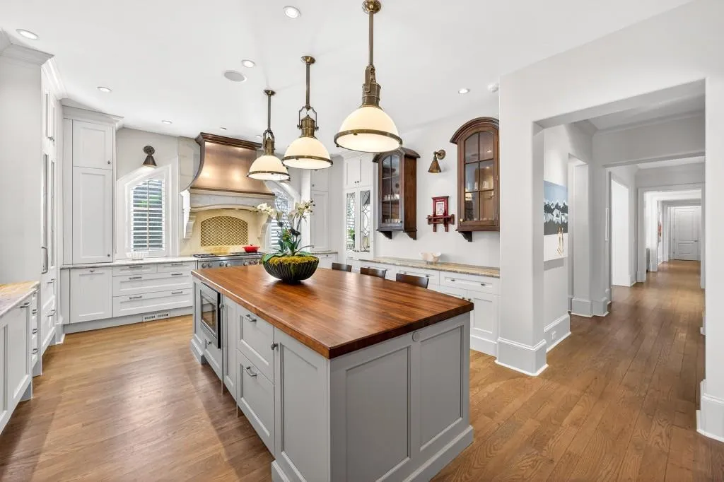 11 Leighton Court, Sandy Springs, Georgia 30327, 6 Bedrooms Bedrooms, ,7 BathroomsBathrooms,Residential,For Sale,11 Leighton Court,7712134