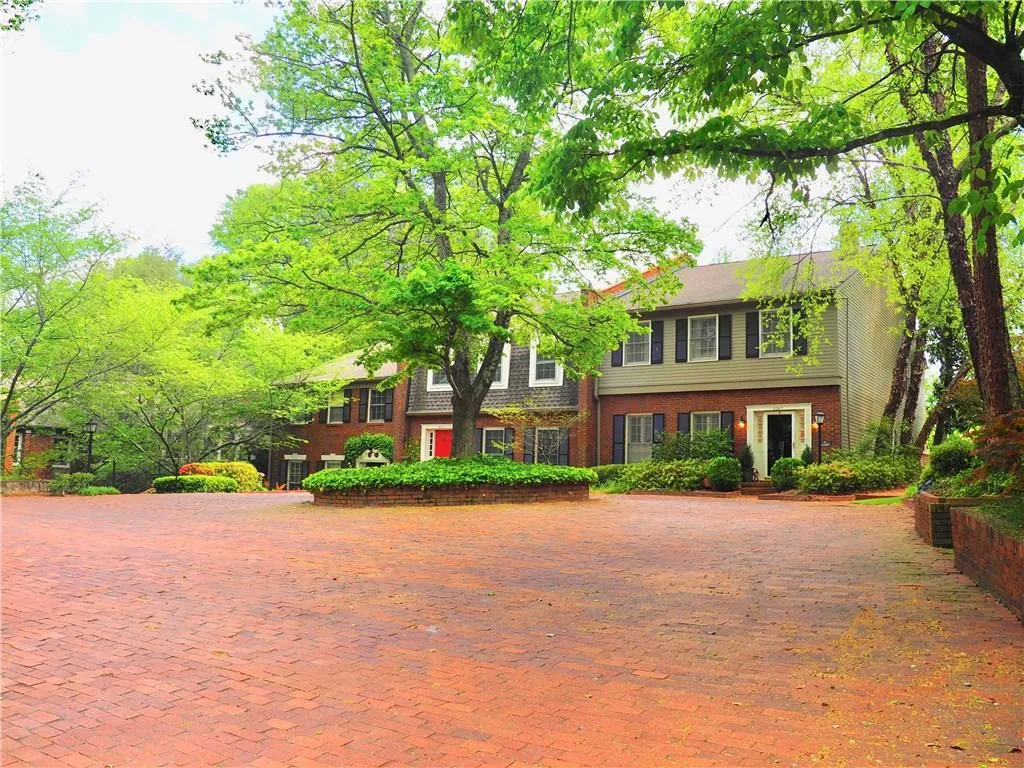 5239 Glenridge Drive, Atlanta, Georgia 30342, 3 Bedrooms Bedrooms, ,2 BathroomsBathrooms,Residential,Sold,5239 Glenridge Drive,5831388