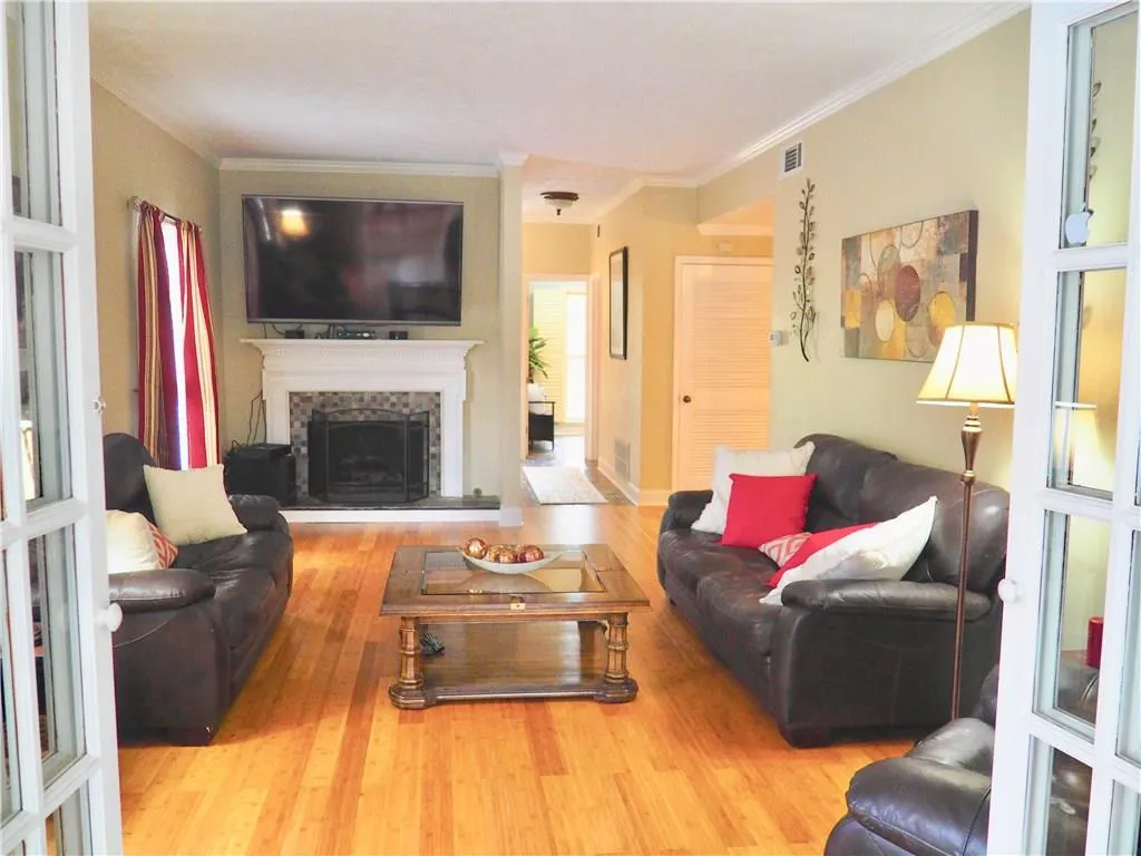 5239 Glenridge Drive, Atlanta, Georgia 30342, 3 Bedrooms Bedrooms, ,2 BathroomsBathrooms,Residential,Sold,5239 Glenridge Drive,5831388