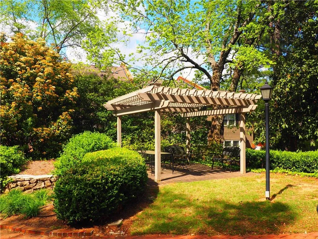 5239 Glenridge Drive, Atlanta, Georgia 30342, 3 Bedrooms Bedrooms, ,2 BathroomsBathrooms,Residential,Sold,5239 Glenridge Drive,5831388