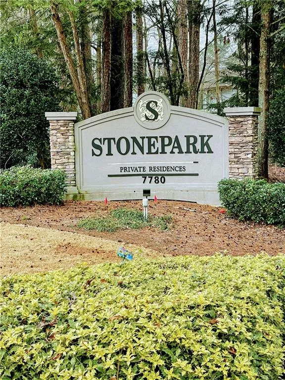 2015 Wingate Way, Sandy Springs, Georgia 30350, 2 Bedrooms Bedrooms, ,2 BathroomsBathrooms,Residential,Sold,2015 Wingate Way,6850673