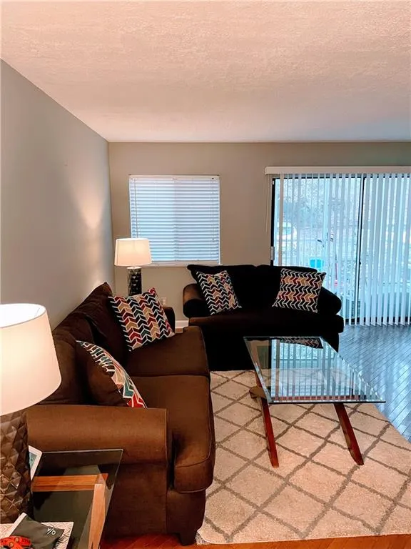2015 Wingate Way, Sandy Springs, Georgia 30350, 2 Bedrooms Bedrooms, ,2 BathroomsBathrooms,Residential,Sold,2015 Wingate Way,6850673