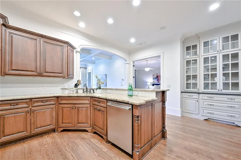 34 High Top Circle, Sandy Springs, Georgia 30328, 6 Bedrooms Bedrooms, ,6 BathroomsBathrooms,Residential,Sold,34 High Top Circle,6924395