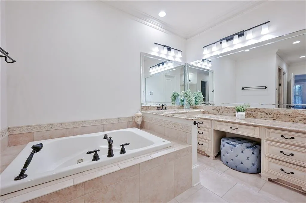 34 High Top Circle, Sandy Springs, Georgia 30328, 6 Bedrooms Bedrooms, ,6 BathroomsBathrooms,Residential,Sold,34 High Top Circle,6924395