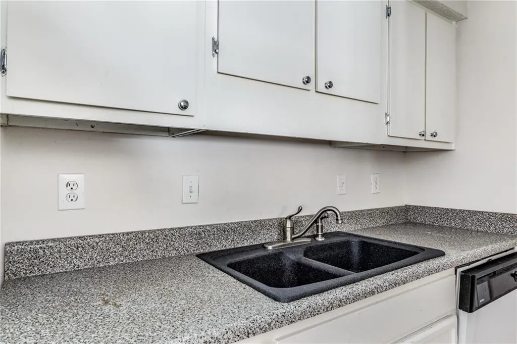 1105 Wingate Way, Sandy Springs, Georgia 30350, 1 Bedroom Bedrooms, ,1 BathroomBathrooms,Residential,Sold,1105 Wingate Way,7016992