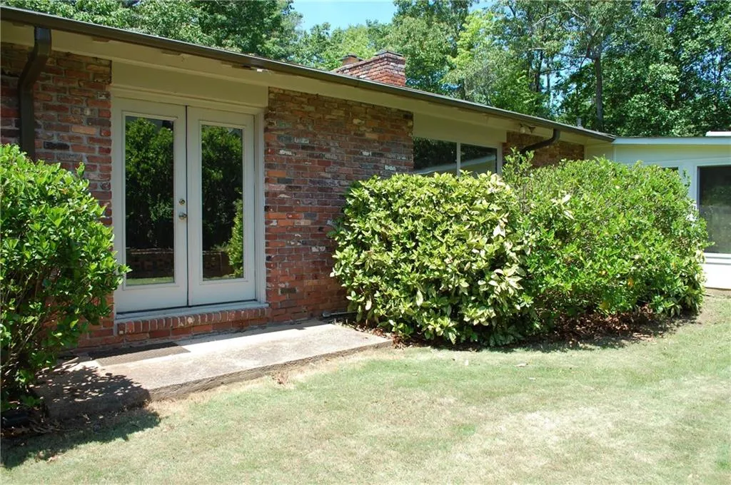 5105 High Point Road, Sandy Springs, Georgia 30342, 4 Bedrooms Bedrooms, ,3 BathroomsBathrooms,Residential,Sold,5105 High Point Road,5846606