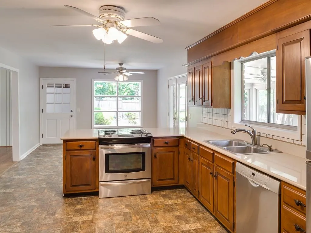 5105 High Point Road, Sandy Springs, Georgia 30342, 4 Bedrooms Bedrooms, ,3 BathroomsBathrooms,Residential,Sold,5105 High Point Road,5846606