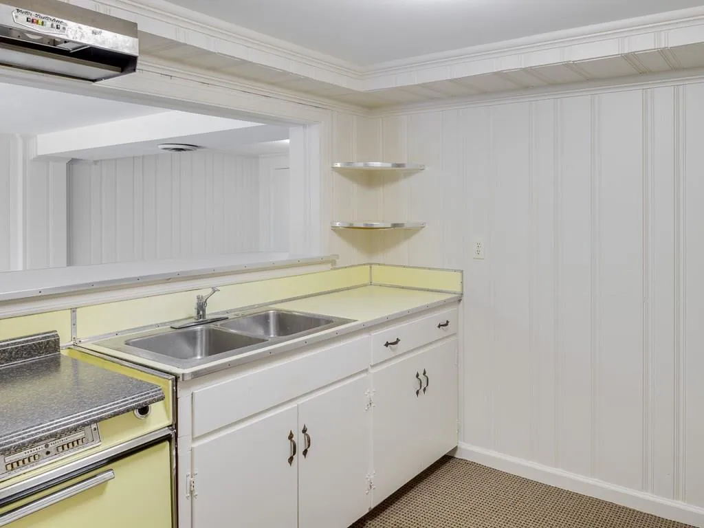 5105 High Point Road, Sandy Springs, Georgia 30342, 4 Bedrooms Bedrooms, ,3 BathroomsBathrooms,Residential,Sold,5105 High Point Road,5846606