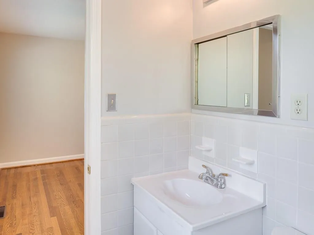 5105 High Point Road, Sandy Springs, Georgia 30342, 4 Bedrooms Bedrooms, ,3 BathroomsBathrooms,Residential,Sold,5105 High Point Road,5846606