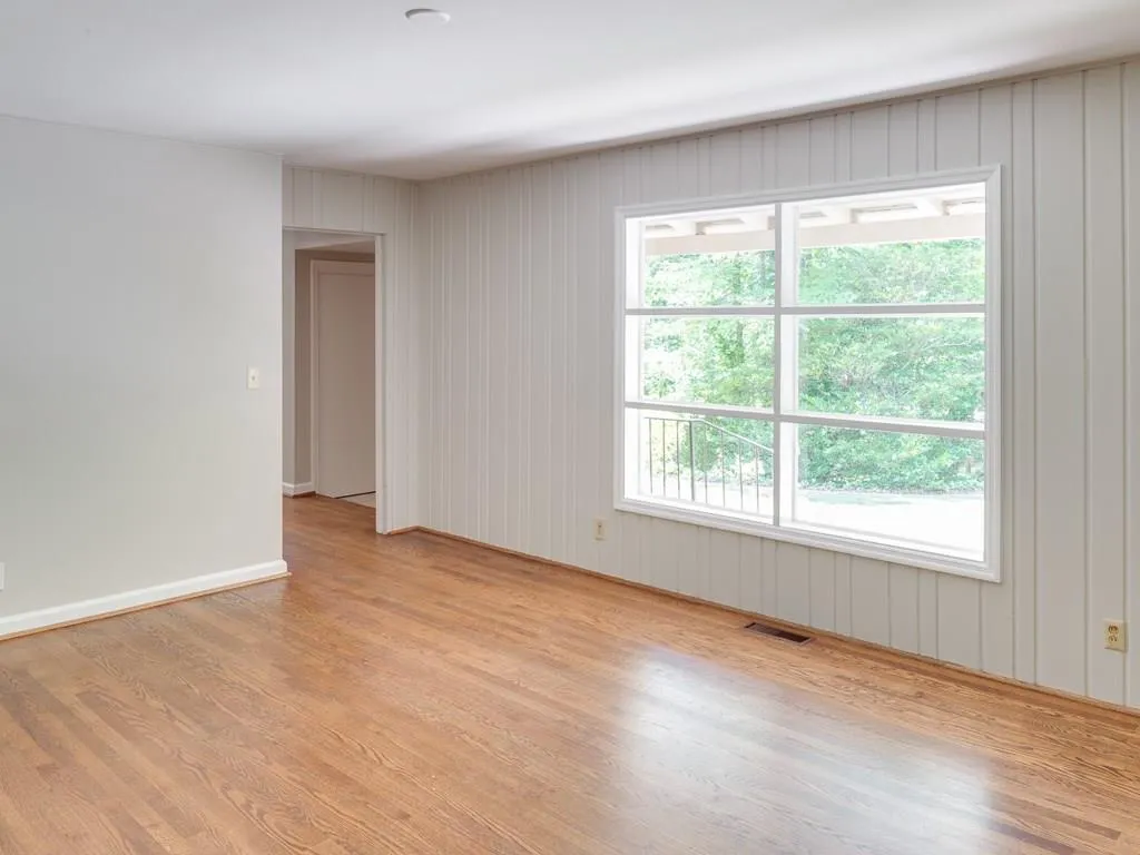 5105 High Point Road, Sandy Springs, Georgia 30342, 4 Bedrooms Bedrooms, ,3 BathroomsBathrooms,Residential,Sold,5105 High Point Road,5846606