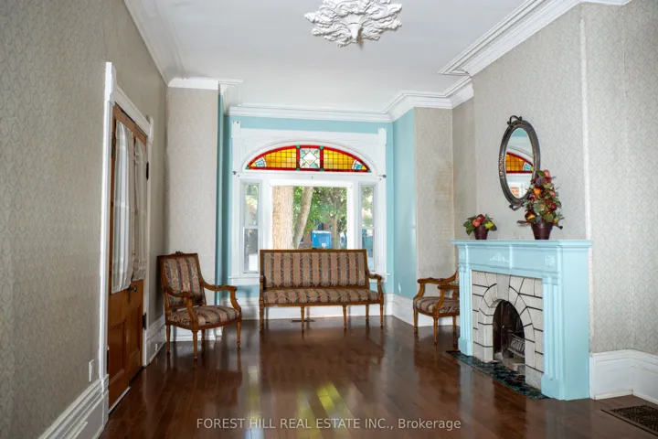 267  Seaton  Street, Toronto C08, ON M5A 2T5