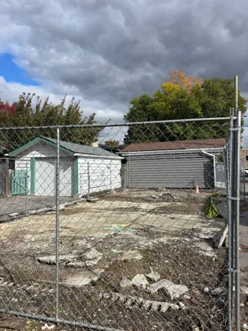 Sutherland  Drive, Toronto C11, ON M4G 2L1