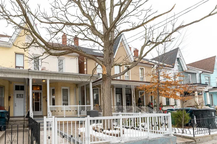 205  Markham  Street, Toronto C01, ON M6J 2G7