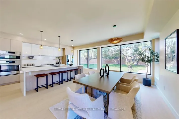 28  Dunsmore  Gardens, Toronto C06, ON M3H 3M2