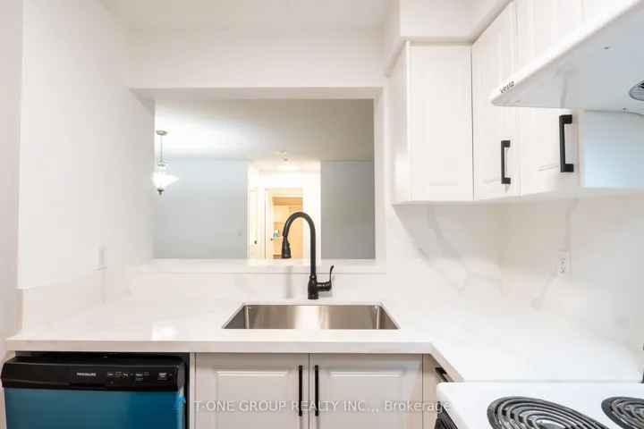 29  Pemberton  Avenue, Toronto C14, ON M2M 4L5