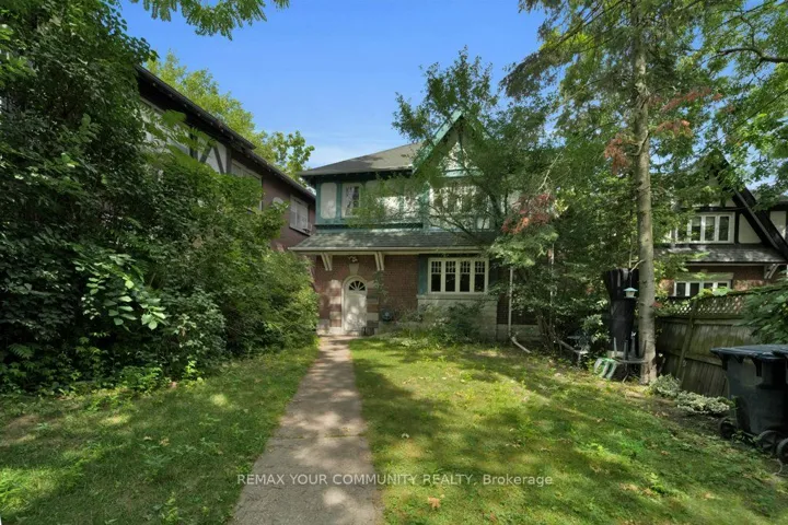 390  Davenport  Road, Toronto C02, ON M4V 1B4