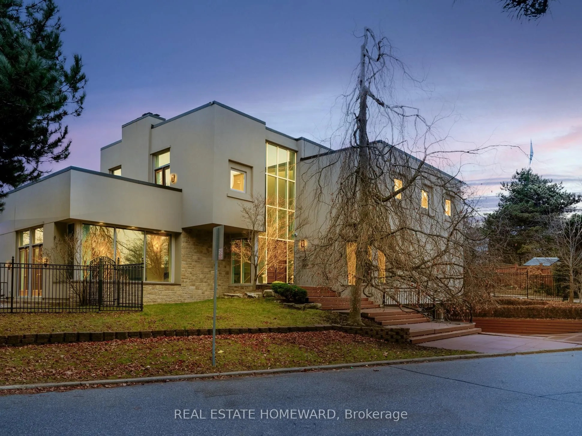 Detached Home For Sale | C12770608