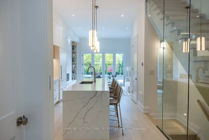 1177  Avenue  Road, Toronto C04, ON M5N 2G2