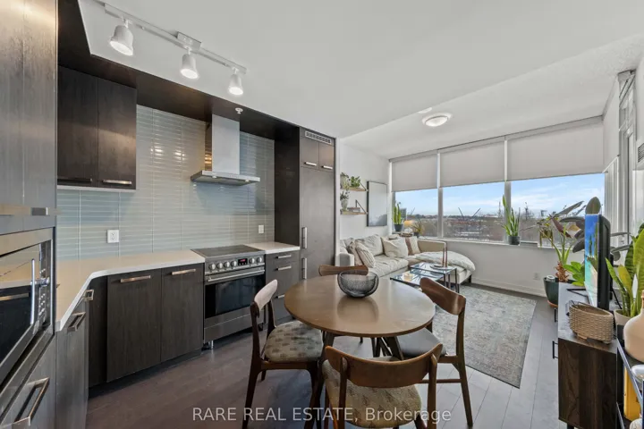 120  Bayview  Avenue, Toronto C08, ON M5A 0J1