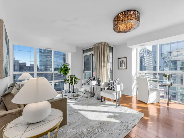 30  Grand Trunk  Crescent, Toronto C01, ON M5J 3A4