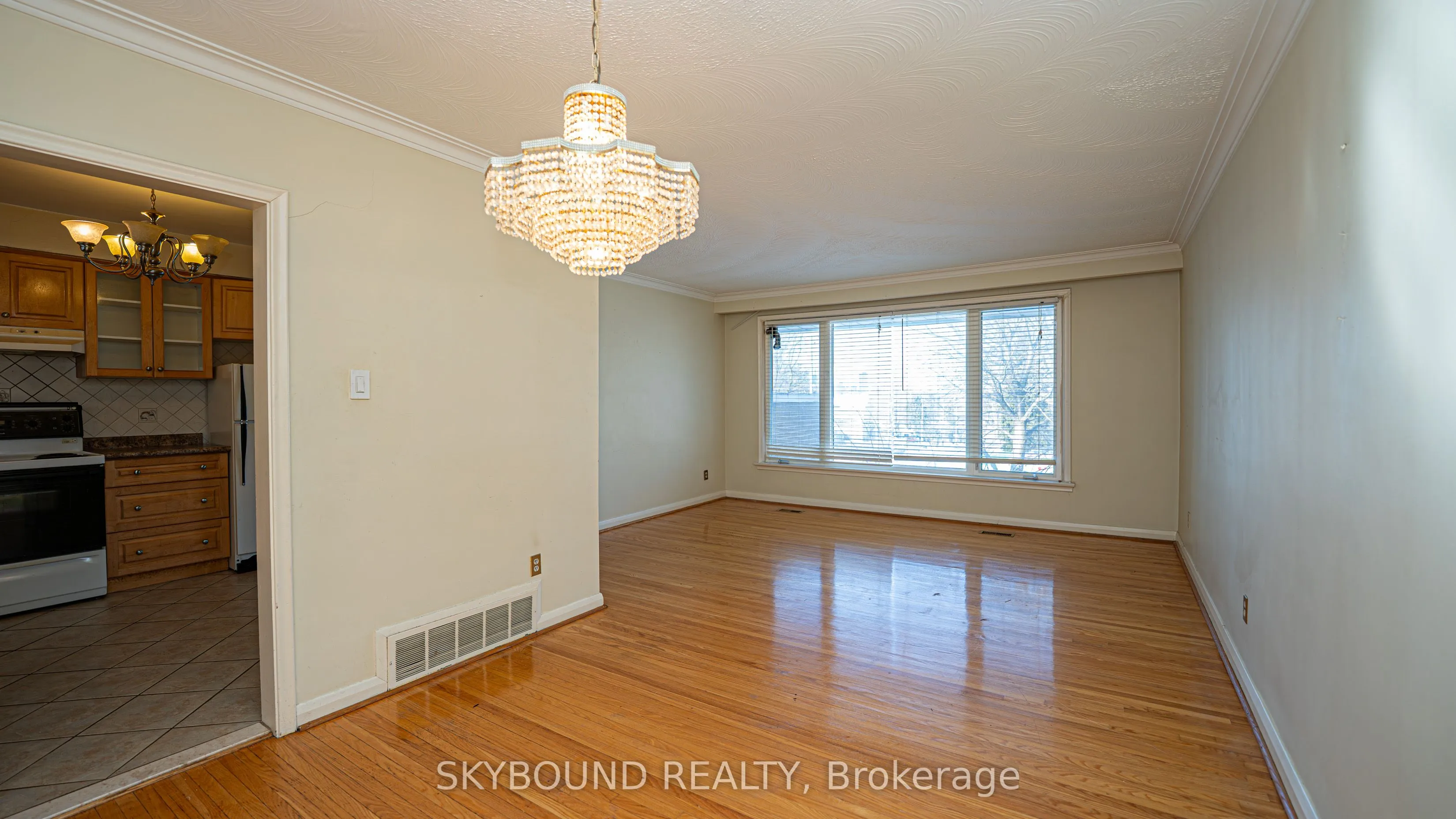 Detached Home For Sale | C12905866
