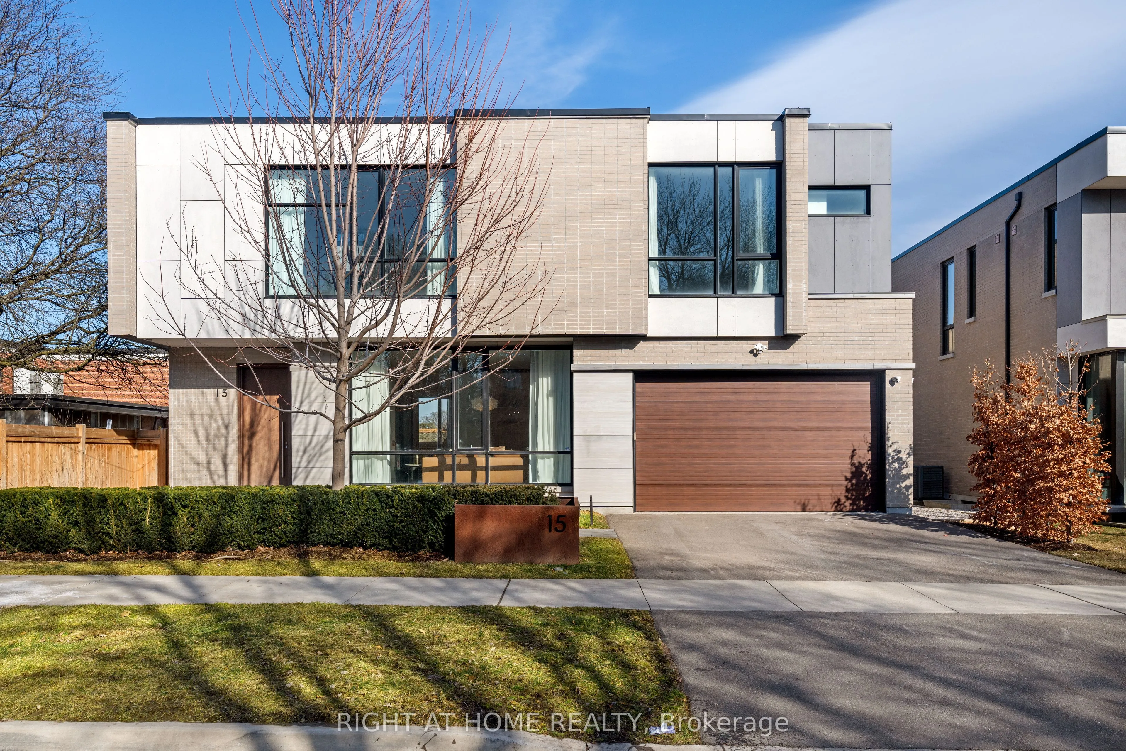 Detached Home For Sale | C12908050