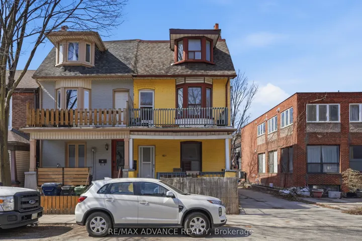82A  Augusta  Avenue, Toronto C01, ON M5T 2L1